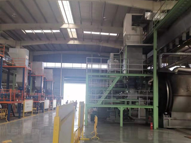 廢輪胎熱裂解處理現場