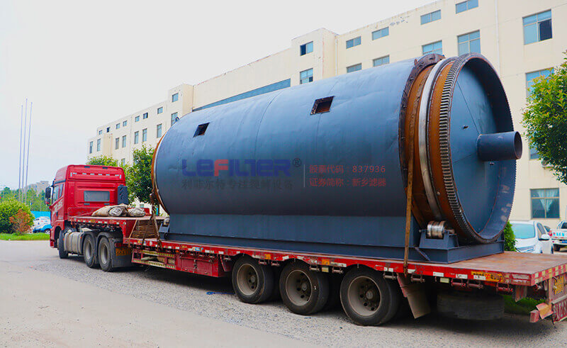 利菲爾特廢輪胎裂解設備裝車發貨 (1) 利菲爾特廢輪胎裂解設備裝車發貨 (1)